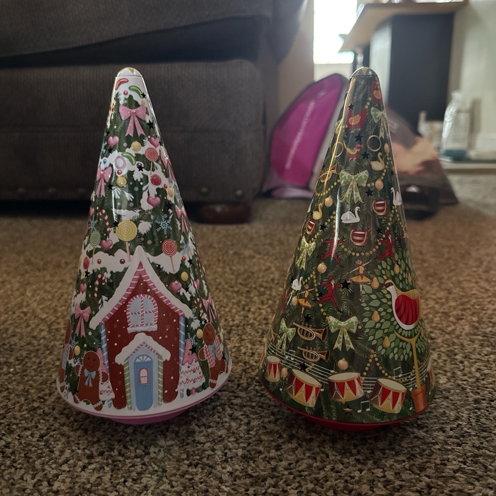 Charming Holiday Tea Light Decor Set - Green and Red